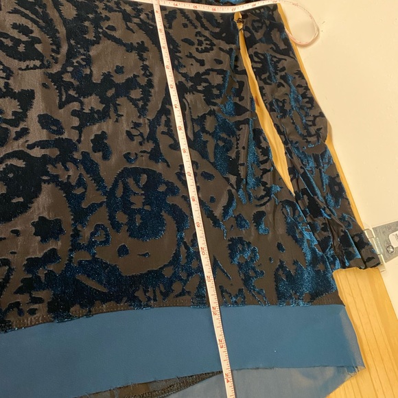 New Simply Vera Woman’s Aqua Blue Shear fancy top with Velvet, Medium - Picture 10 of 11